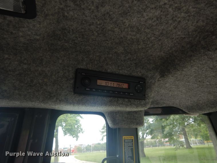 image for item IT9235 2015 John Deere 410L  backhoe