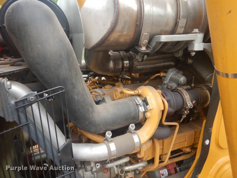 image for item IT9235 2015 John Deere 410L  backhoe