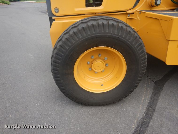 image for item IT9235 2015 John Deere 410L  backhoe