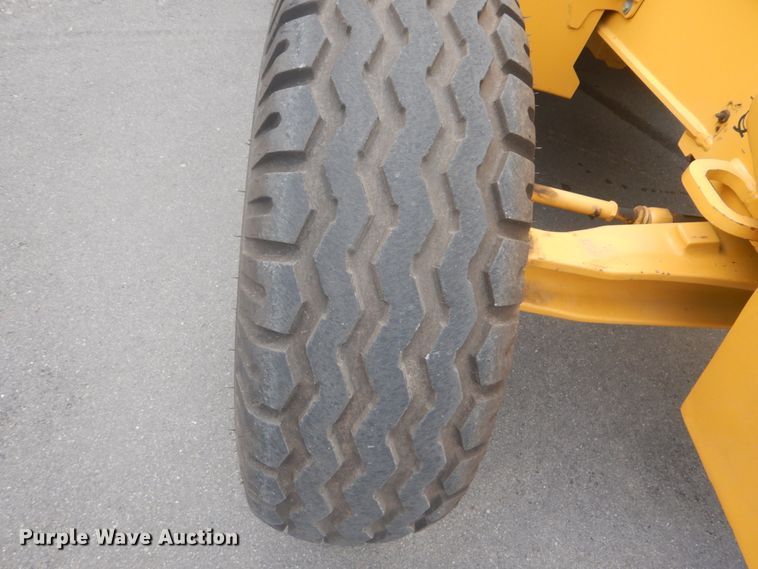 image for item IT9235 2015 John Deere 410L  backhoe