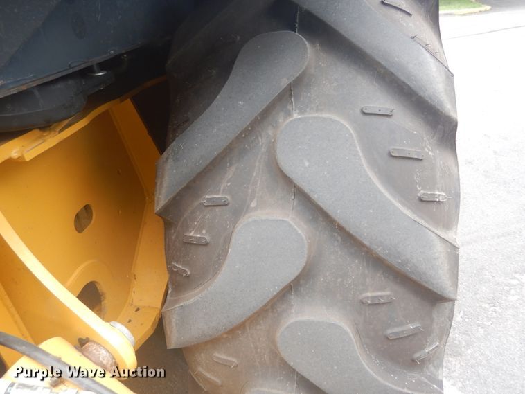 image for item IT9235 2015 John Deere 410L  backhoe