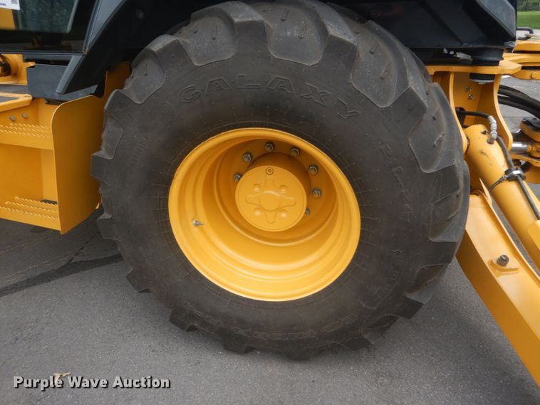 image for item IT9235 2015 John Deere 410L  backhoe