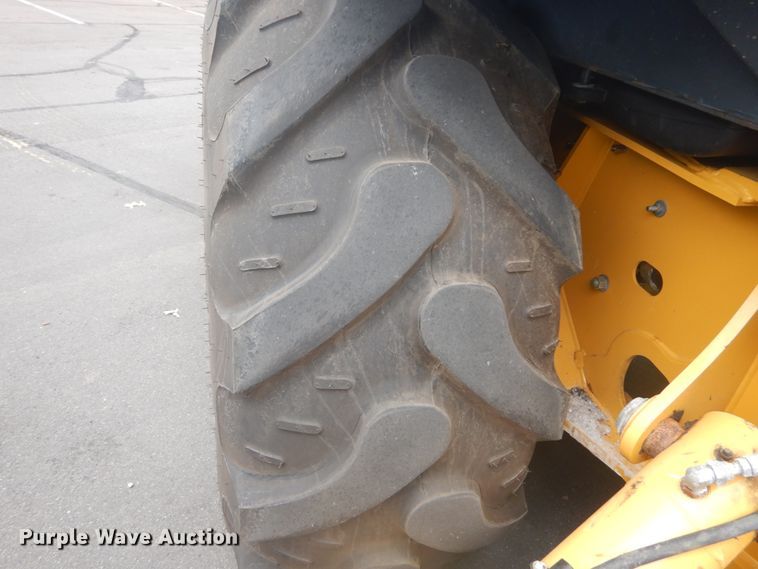 image for item IT9235 2015 John Deere 410L  backhoe