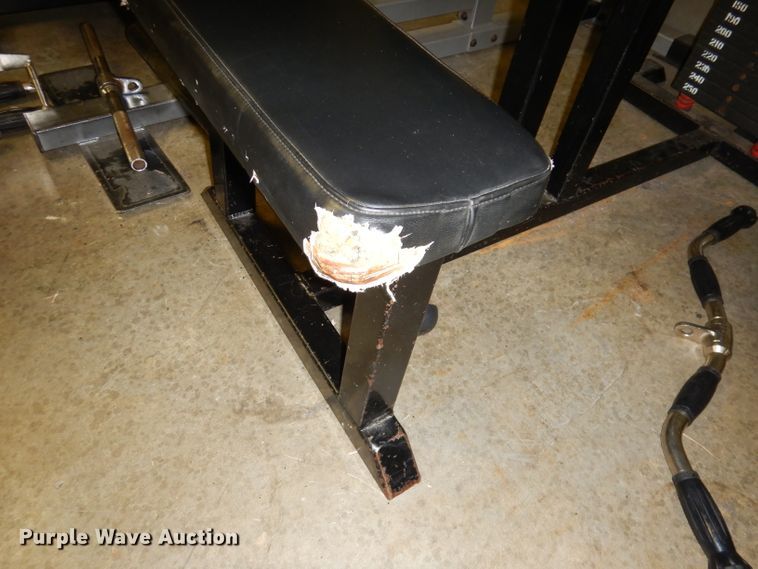 image for item IW9887 Lat pulldown machine