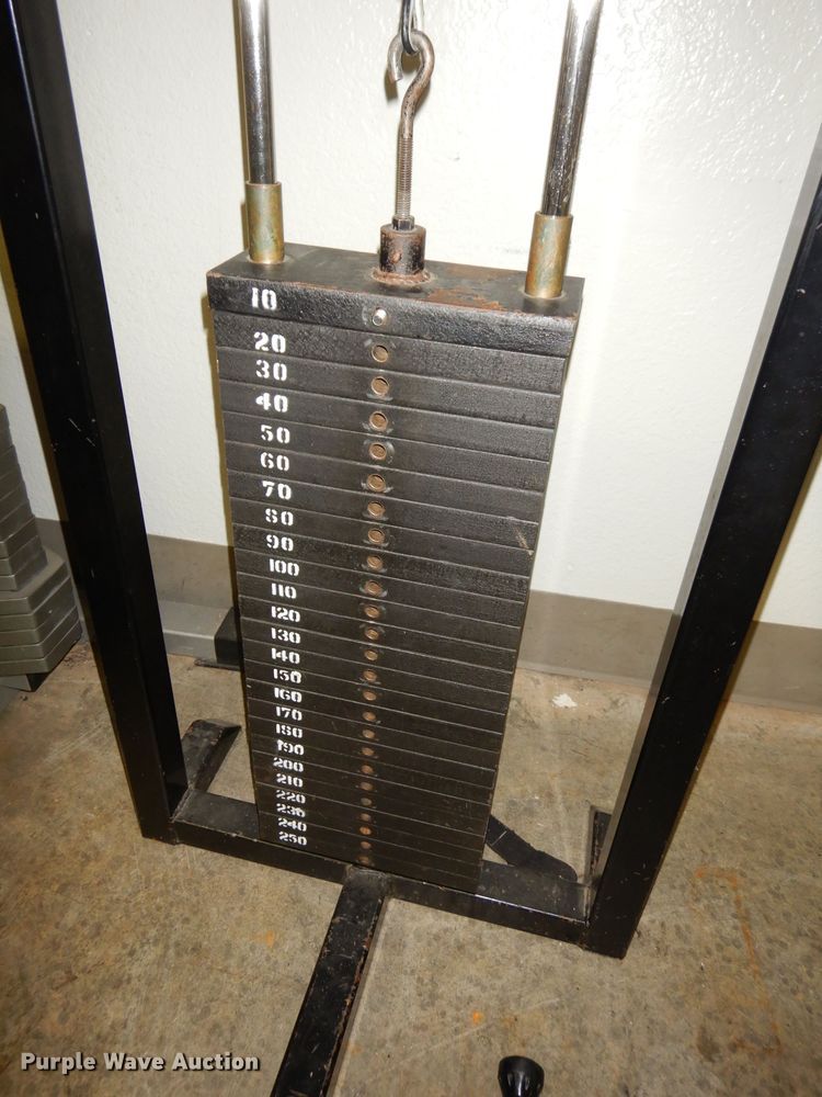 image for item IW9887 Lat pulldown machine