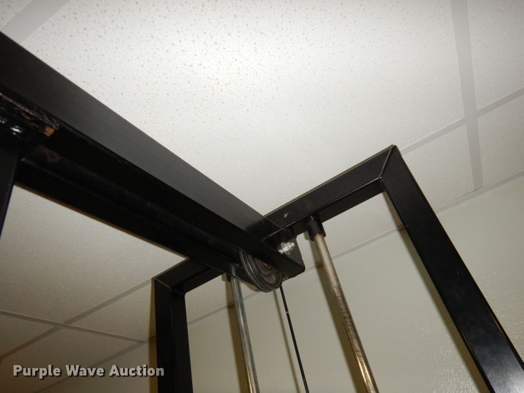 image for item IW9887 Lat pulldown machine