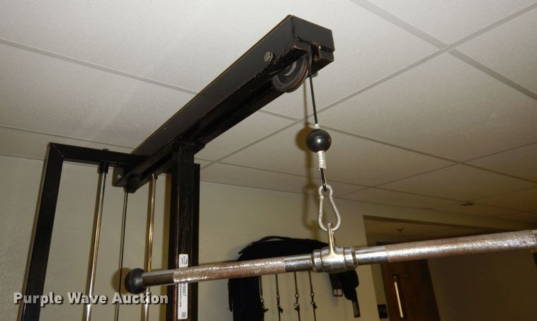 image for item IW9887 Lat pulldown machine