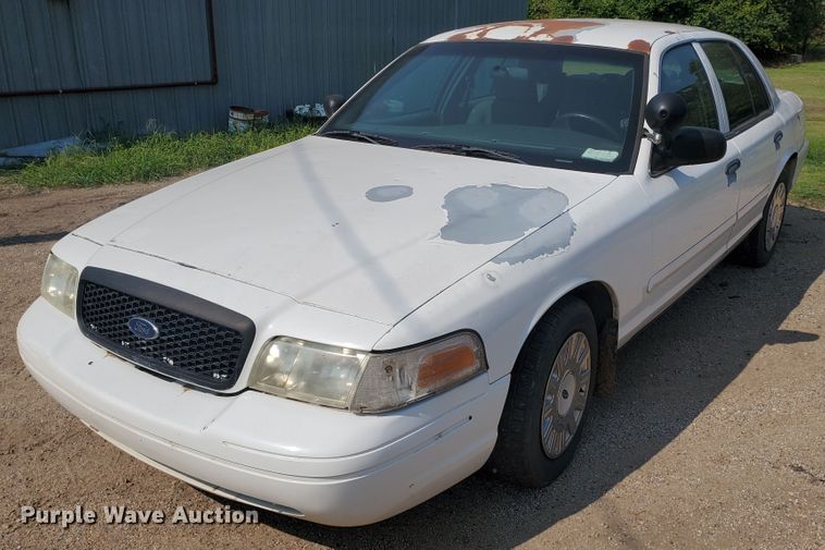 image for item JM9692 2004 Ford Crown Victoria Police Interceptor
