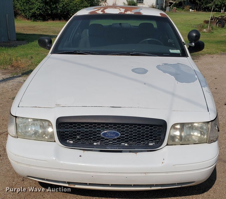 image for item JM9692 2004 Ford Crown Victoria Police Interceptor