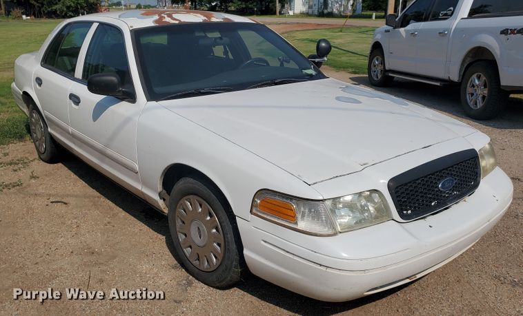 image for item JM9692 2004 Ford Crown Victoria Police Interceptor