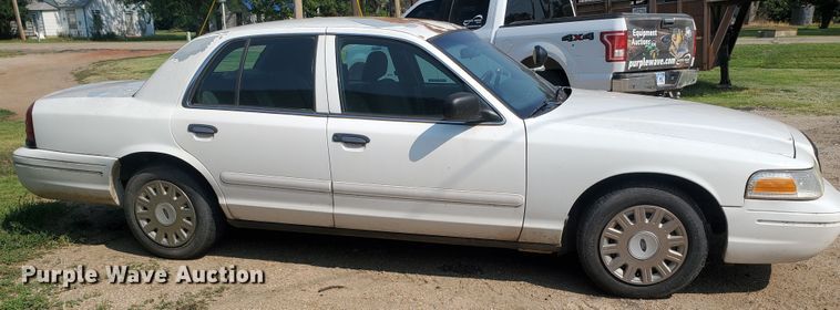 image for item JM9692 2004 Ford Crown Victoria Police Interceptor