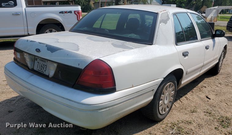 image for item JM9692 2004 Ford Crown Victoria Police Interceptor