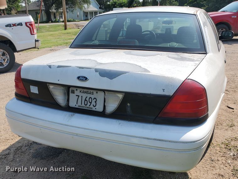 image for item JM9692 2004 Ford Crown Victoria Police Interceptor