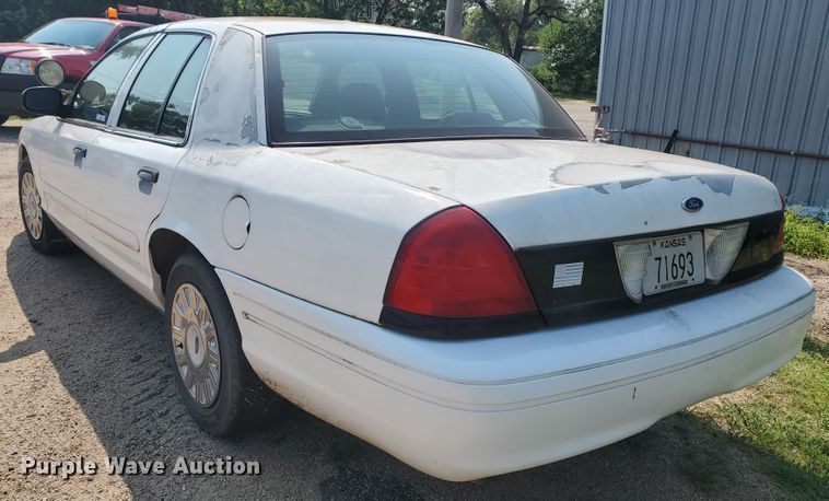 image for item JM9692 2004 Ford Crown Victoria Police Interceptor