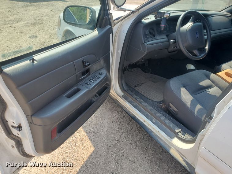 image for item JM9692 2004 Ford Crown Victoria Police Interceptor