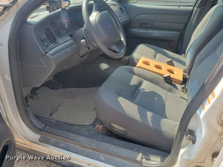 image for item JM9692 2004 Ford Crown Victoria Police Interceptor