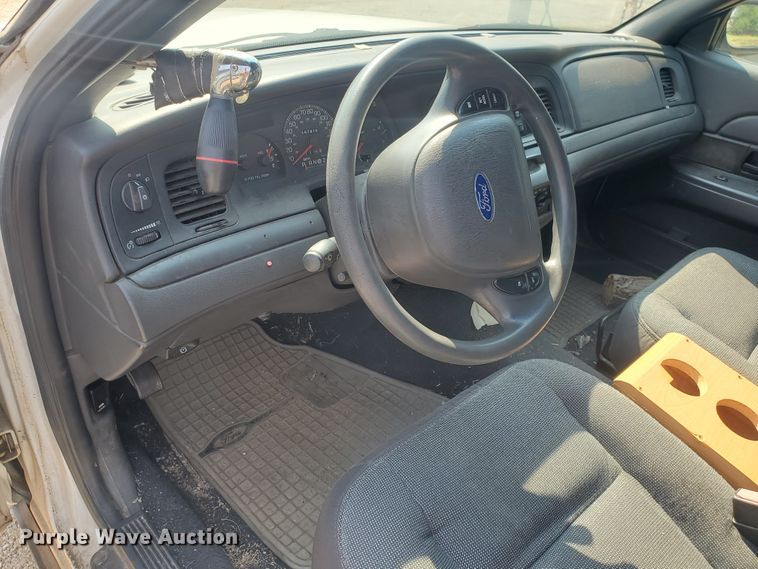 image for item JM9692 2004 Ford Crown Victoria Police Interceptor