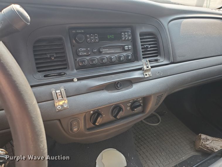 image for item JM9692 2004 Ford Crown Victoria Police Interceptor