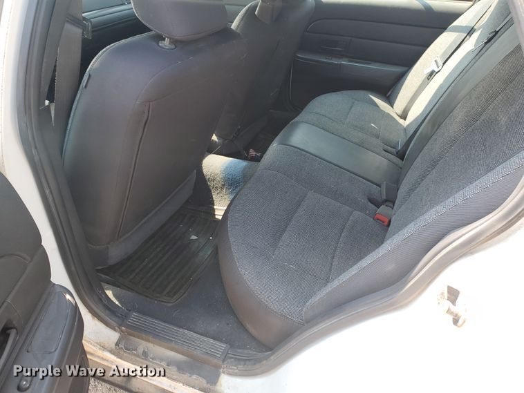 image for item JM9692 2004 Ford Crown Victoria Police Interceptor