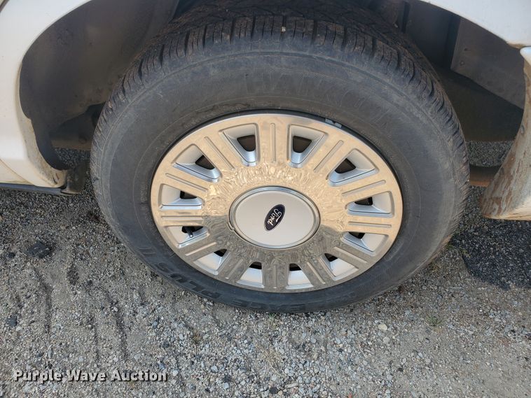 image for item JM9692 2004 Ford Crown Victoria Police Interceptor