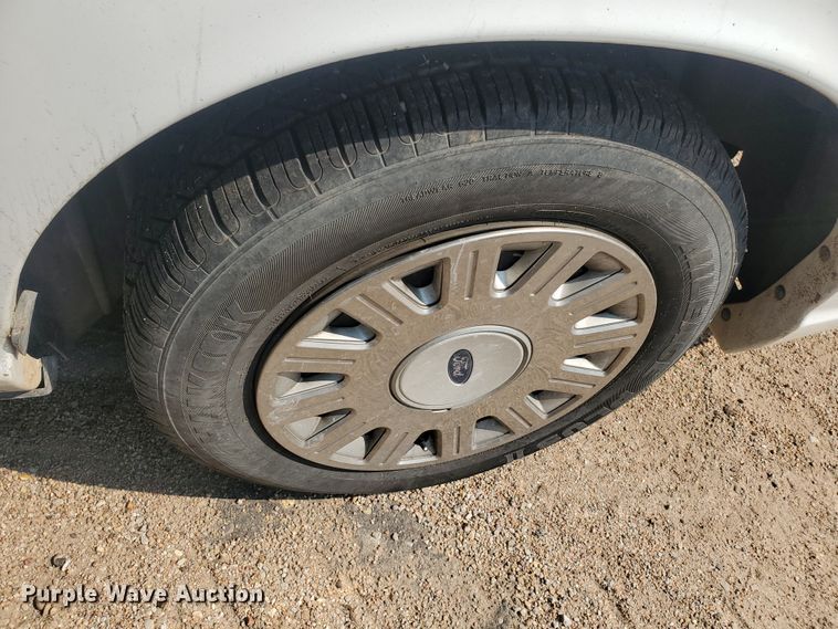 image for item JM9692 2004 Ford Crown Victoria Police Interceptor