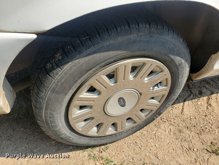 image for item JM9692 2004 Ford Crown Victoria Police Interceptor