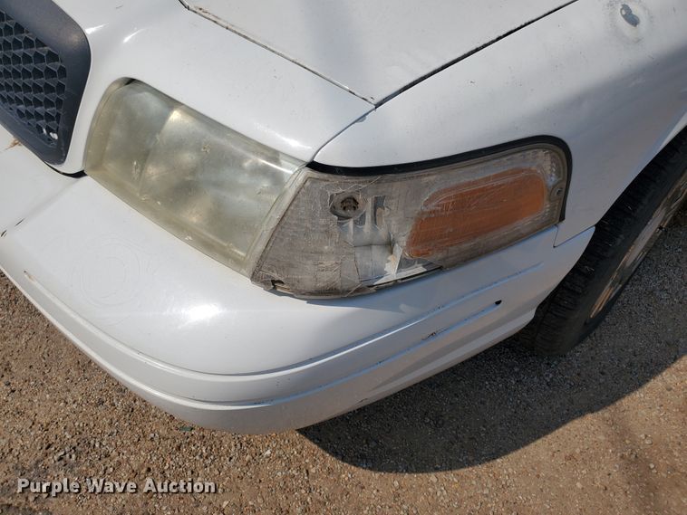 image for item JM9692 2004 Ford Crown Victoria Police Interceptor
