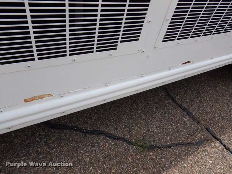 image for item JZ9950 2005 Thomas Built Saf-T-Liner MVP EF  coach bus