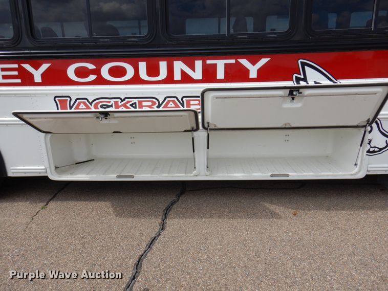 image for item JZ9950 2005 Thomas Built Saf-T-Liner MVP EF  coach bus