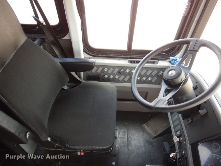 image for item JZ9950 2005 Thomas Built Saf-T-Liner MVP EF  coach bus