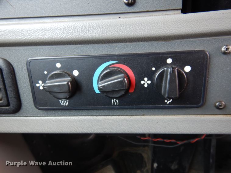 image for item JZ9950 2005 Thomas Built Saf-T-Liner MVP EF  coach bus