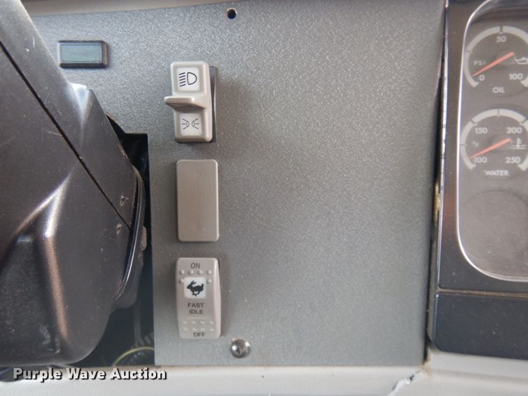 image for item JZ9950 2005 Thomas Built Saf-T-Liner MVP EF  coach bus