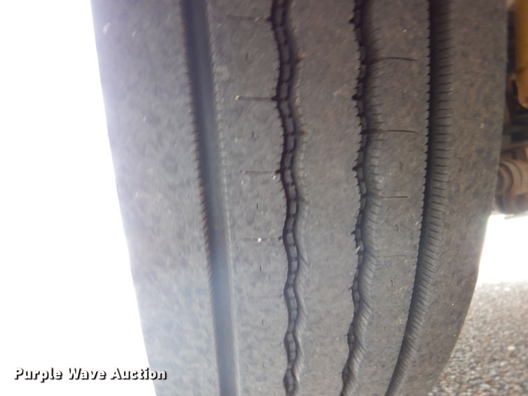 image for item JZ9950 2005 Thomas Built Saf-T-Liner MVP EF  coach bus