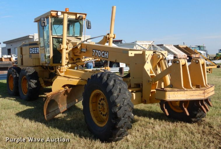 image for item JZ9958 1998 John Deere 770CH  motor grader