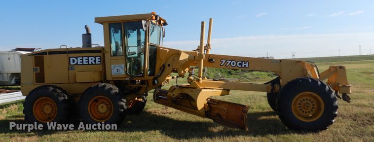 image for item JZ9958 1998 John Deere 770CH  motor grader