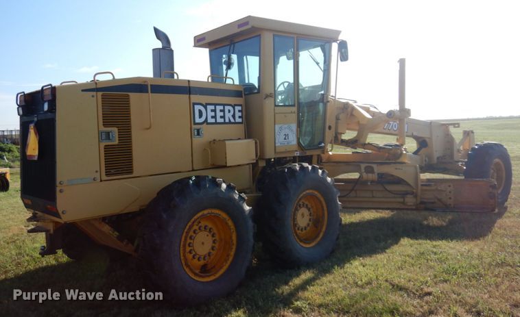 image for item JZ9958 1998 John Deere 770CH  motor grader