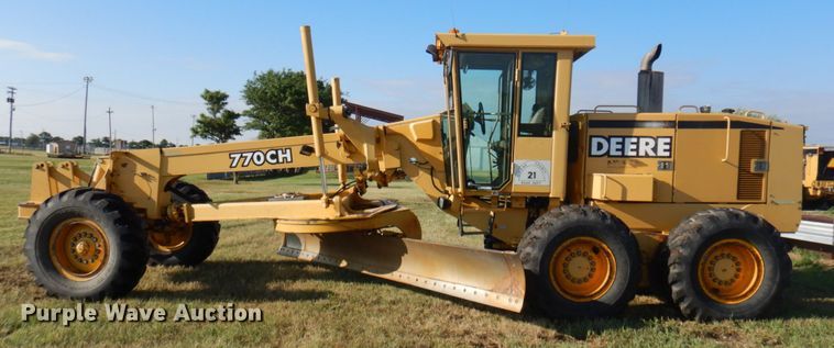 image for item JZ9958 1998 John Deere 770CH  motor grader