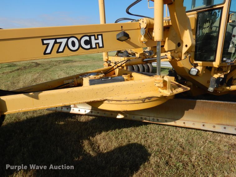 image for item JZ9958 1998 John Deere 770CH  motor grader