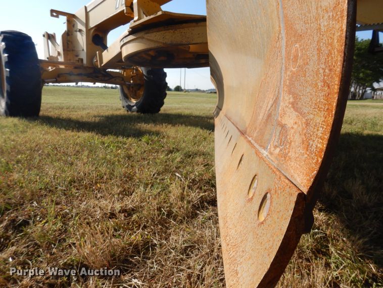 image for item JZ9958 1998 John Deere 770CH  motor grader