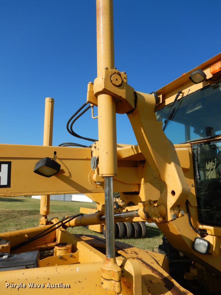 image for item JZ9958 1998 John Deere 770CH  motor grader