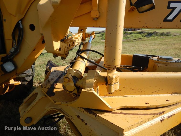 image for item JZ9958 1998 John Deere 770CH  motor grader