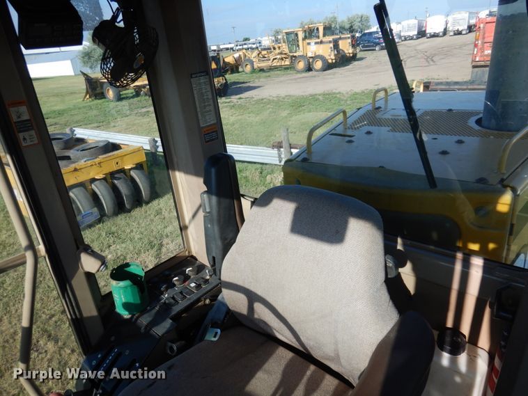 image for item JZ9958 1998 John Deere 770CH  motor grader