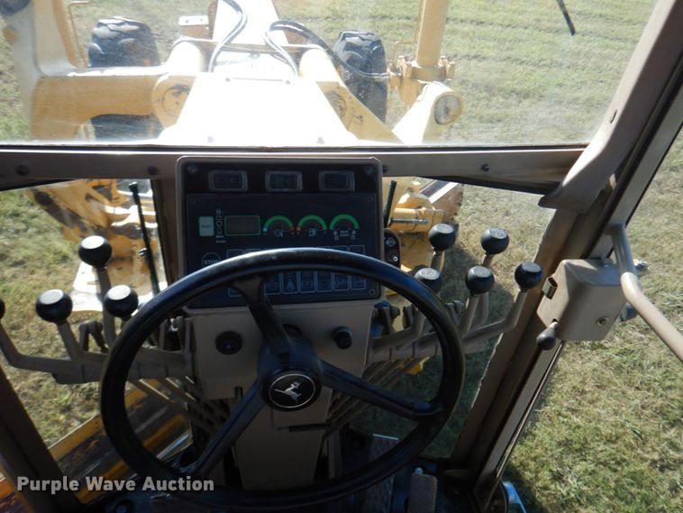 image for item JZ9958 1998 John Deere 770CH  motor grader