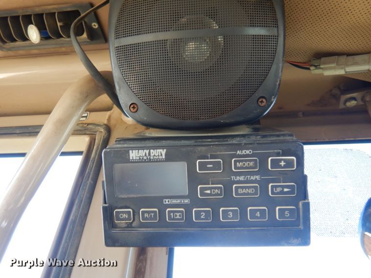 image for item JZ9958 1998 John Deere 770CH  motor grader