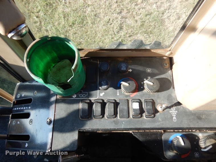 image for item JZ9958 1998 John Deere 770CH  motor grader