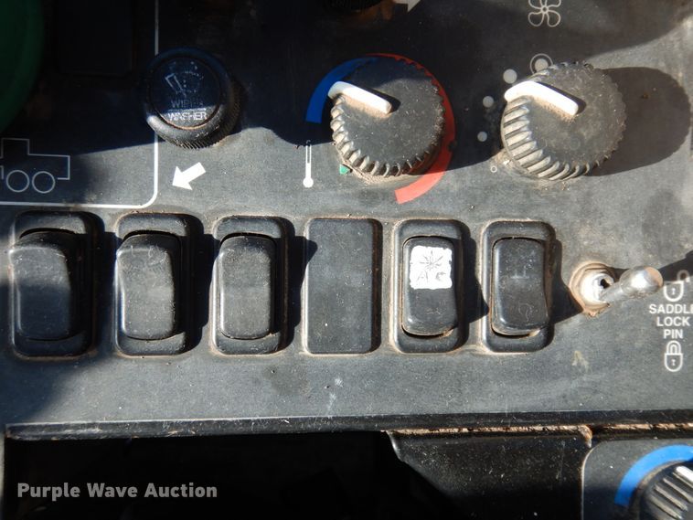 image for item JZ9958 1998 John Deere 770CH  motor grader