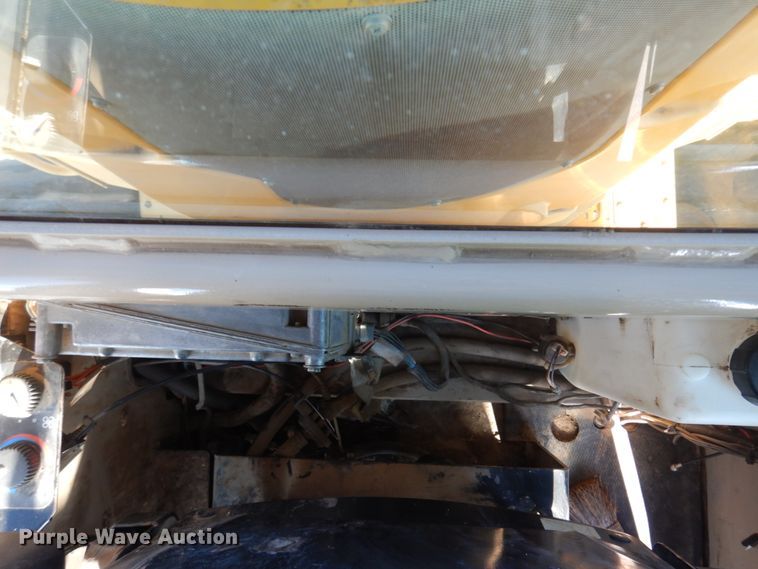 image for item JZ9958 1998 John Deere 770CH  motor grader