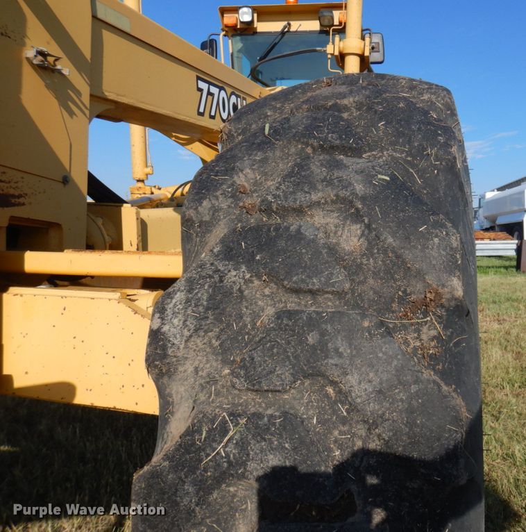 image for item JZ9958 1998 John Deere 770CH  motor grader