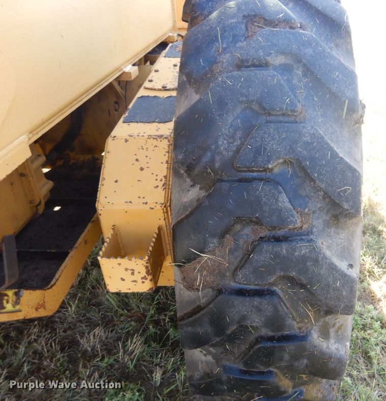 image for item JZ9958 1998 John Deere 770CH  motor grader