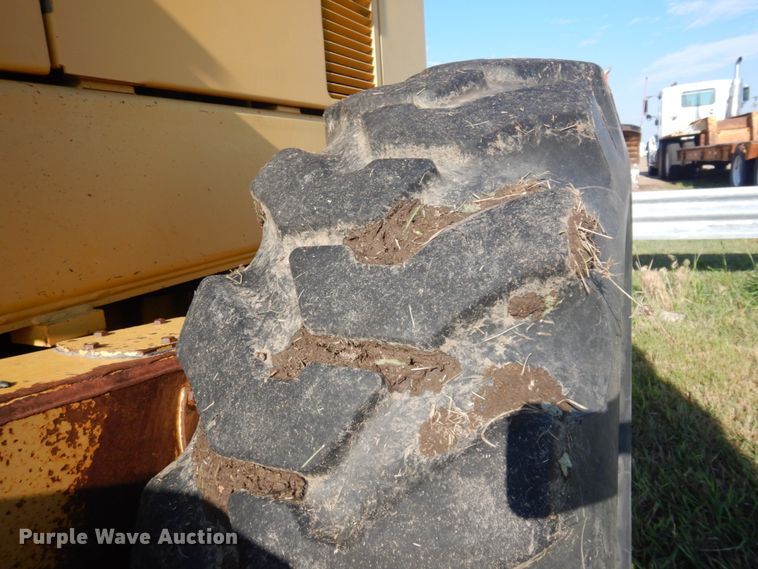 image for item JZ9958 1998 John Deere 770CH  motor grader